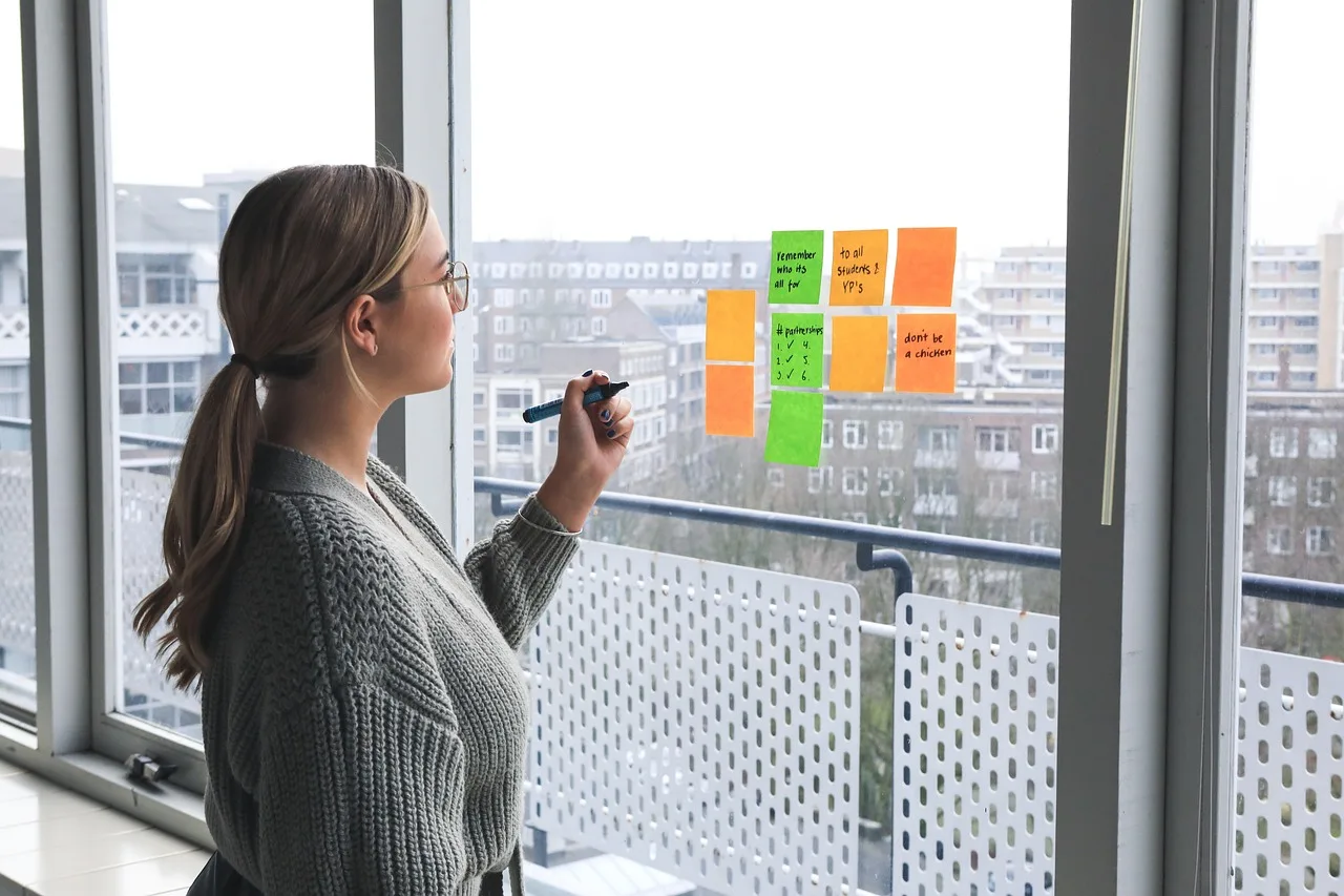woman, office, notes, window, presentation, person, meeting, session, business, team, girl, teamwork, communication, network, marketing, entrepreneur, connection, idea, strategy, company, firm, young. 5 things nobody tells you about B2B marketing strategy case studies