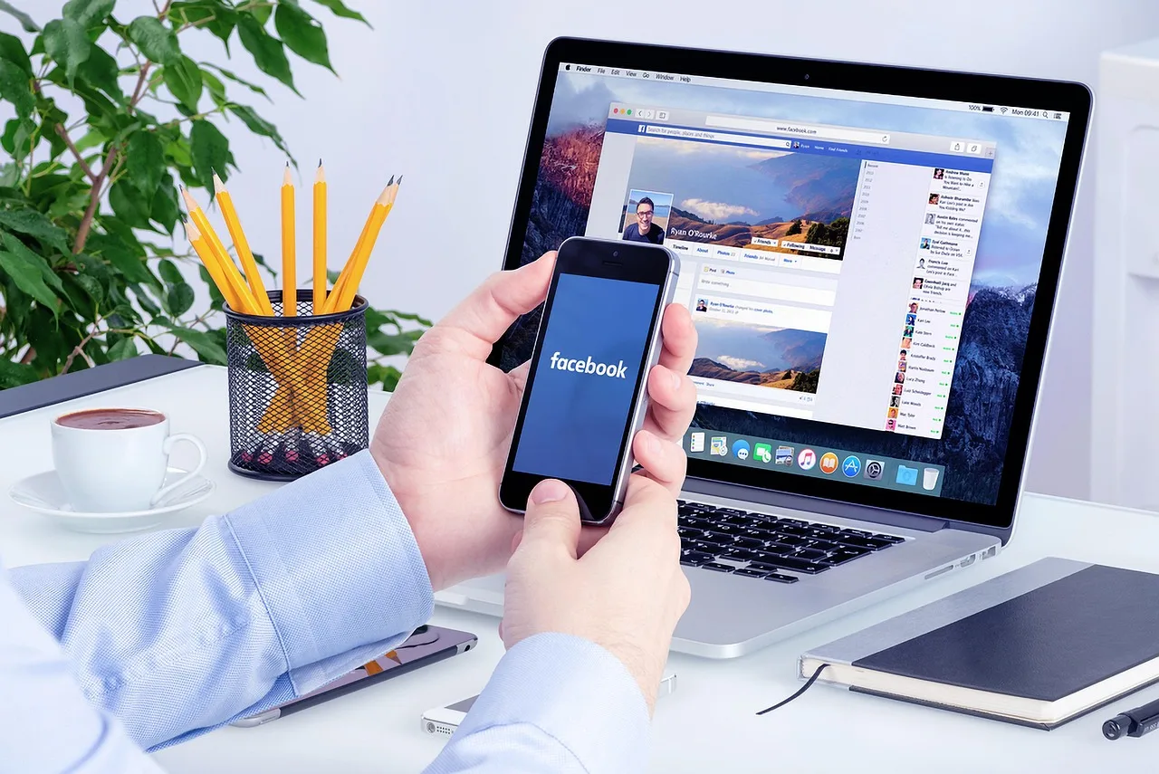 facebook, social media, social media marketing, smartphone, laptop, workspace, office break, office hour, desk, facebook marketing, facebook ads, facebook ads, facebook ads, facebook ads, facebook ads, facebook ads. Getting B2B social media marketing examples right the first time