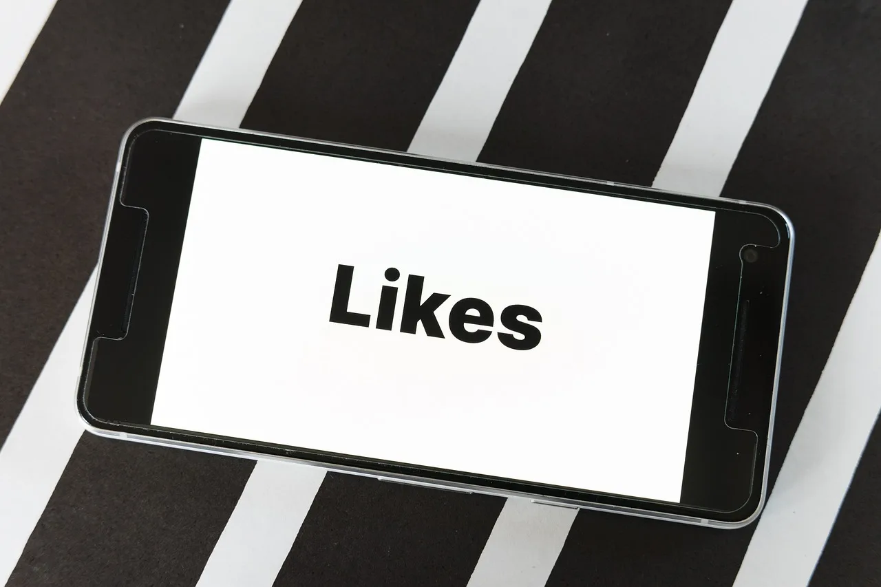 mockup, screen, smartphone, website, blog, word, thumbs up, count, social, media, influencer, facebook, statistics, number, instagram, marketing, twitter, internet, communication, network, youtube, xing, skype, like, influencer, youtube, youtube, youtube, youtube, youtube. 5 plain facts about B2B social media marketing trends