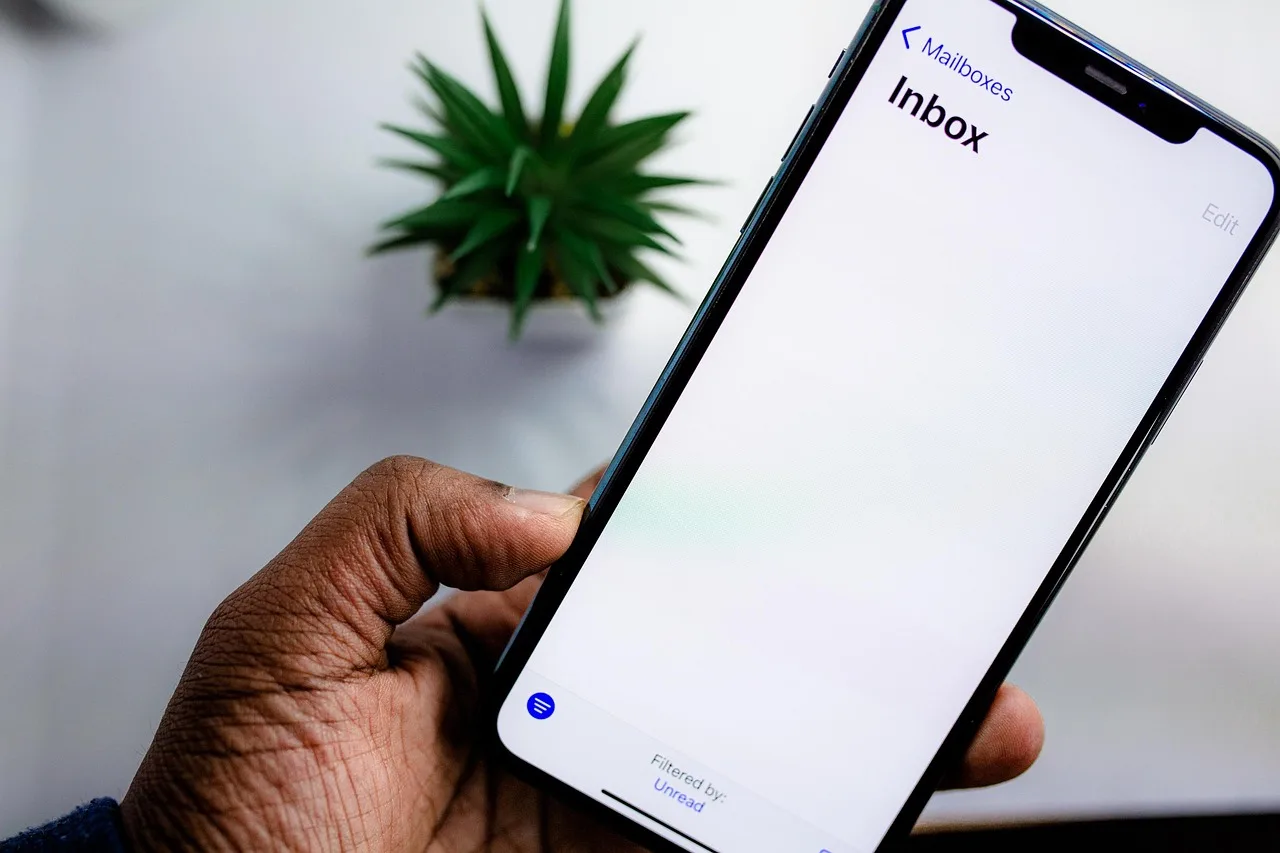 smartphone, hand, inbox, empty, mailbox, digital, mobile phone, screen, lcd, inbox, inbox, inbox, inbox, inbox, lcd. B2B email marketing questions: what people ask and what is true